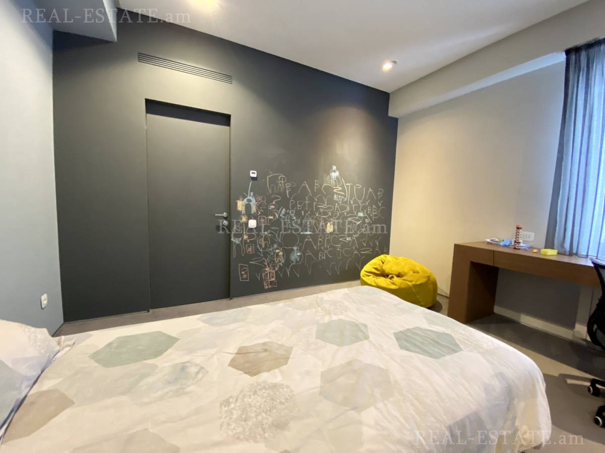 Купить 4 комнатную квартиру Антараин ул, Центр Ереван, 107579