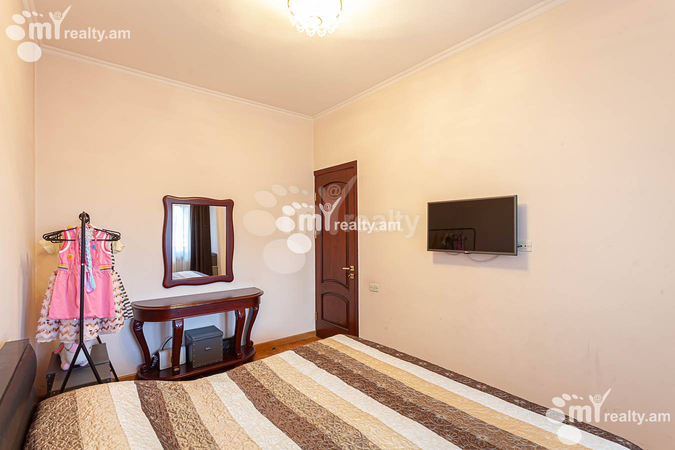 3 սենյականոց բնակարան  Ամիրյան փող, Կենտրոն Երևան, 155140