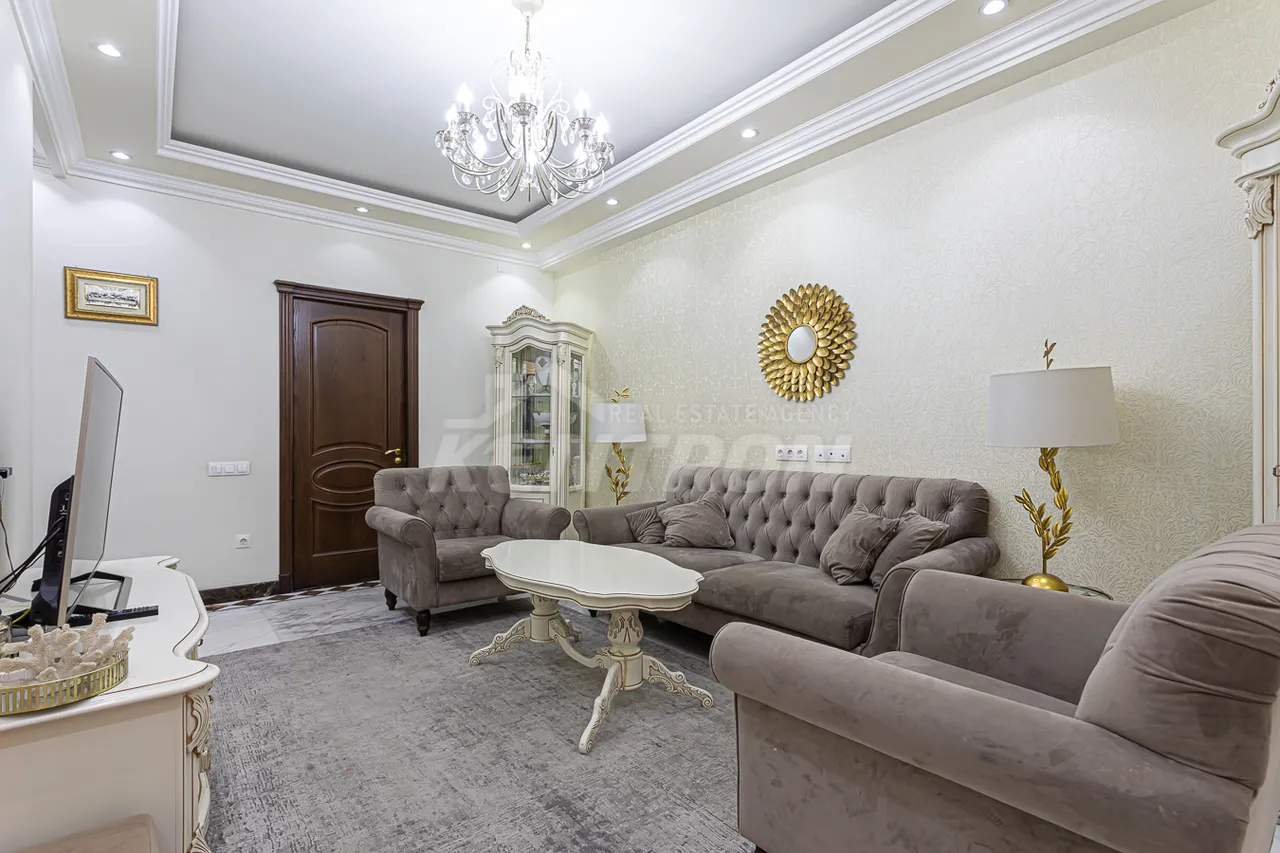 3 bedroom apartment for sale rue d'Abovyan, Center Yerevan, 157934