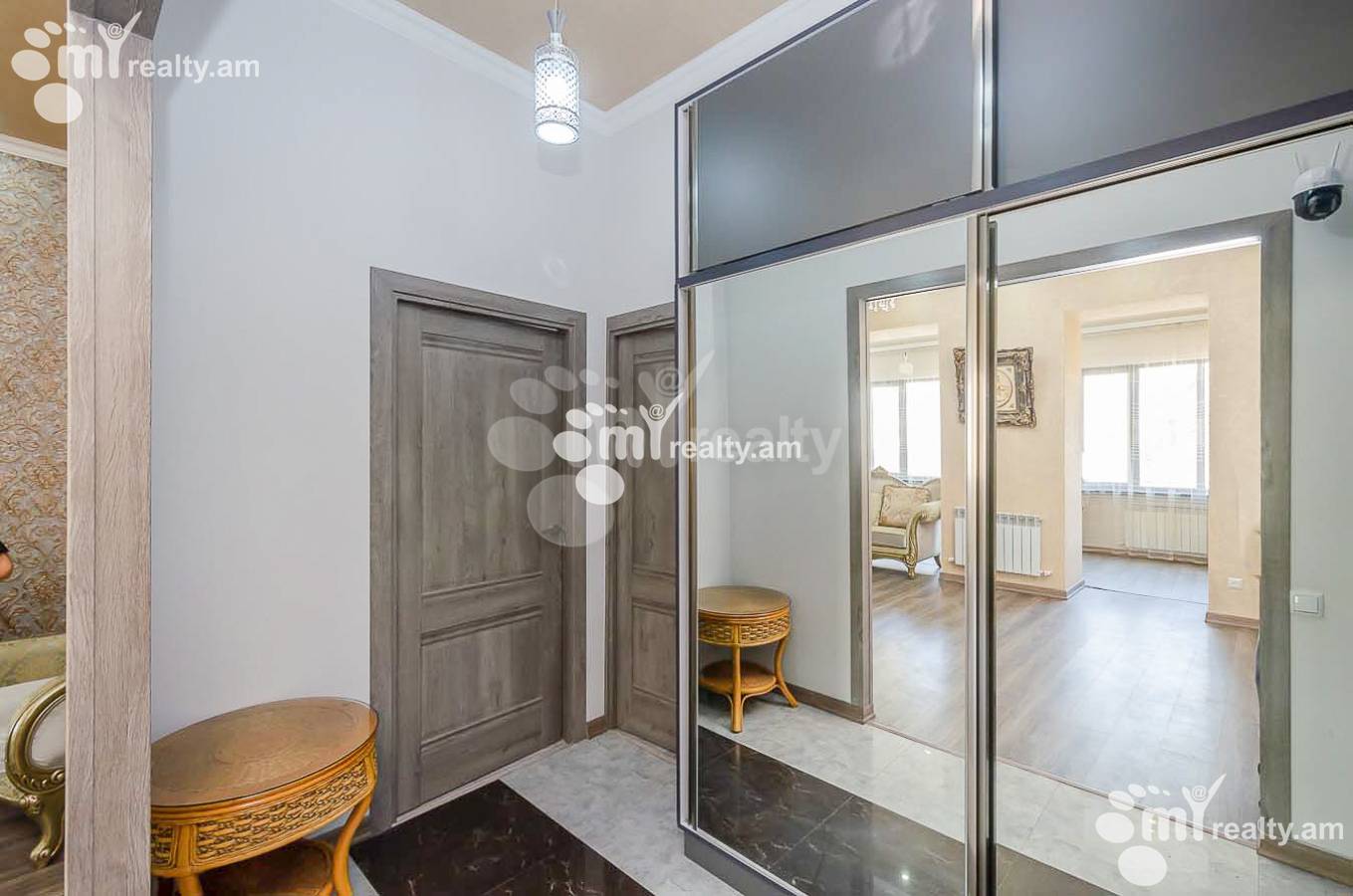 3 bedroom apartment for sale خیابان قازار پارپِتسی, مرکز شهر ایروان, 151956