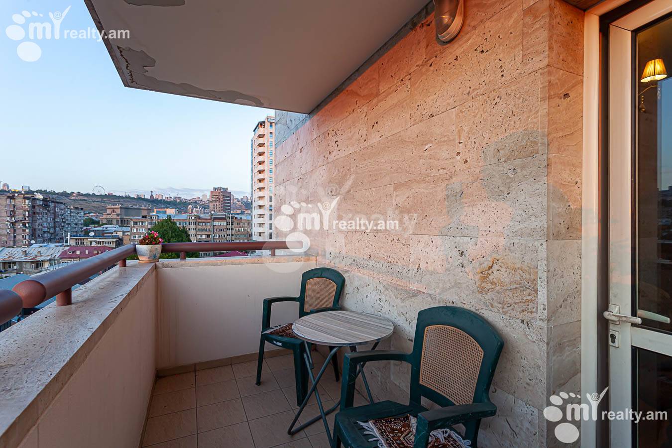 Купить 3 комнатную квартиру Кохбаци ул, Центр Ереван, 154527