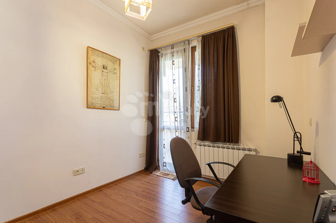 4 bedroom apartment for rent Antarayin St, Center Yerevan, 158534
