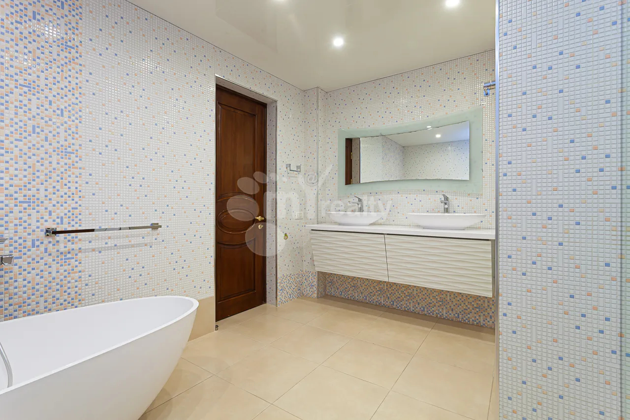 4 bedroom apartment for sale A.Manukyan St, Center Yerevan, 161690