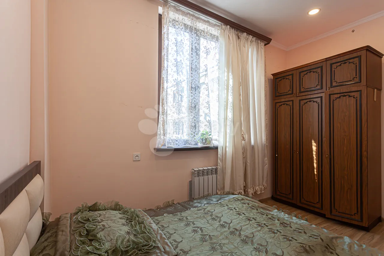 3 bedroom apartment for rent Mashtots Ave, Center Yerevan, 161482