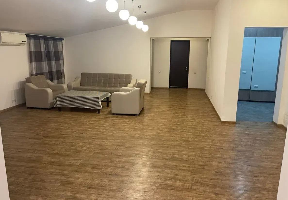 4 սենյականոց բնակարան  Տերյան փող, Կենտրոն Երևան, 160685