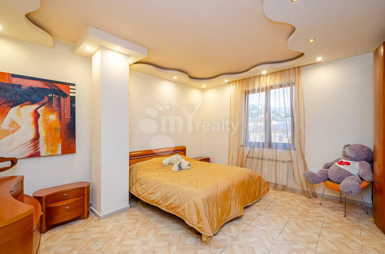 4 bedroom apartment for sale Nalbandyan St, Center Yerevan, 161932