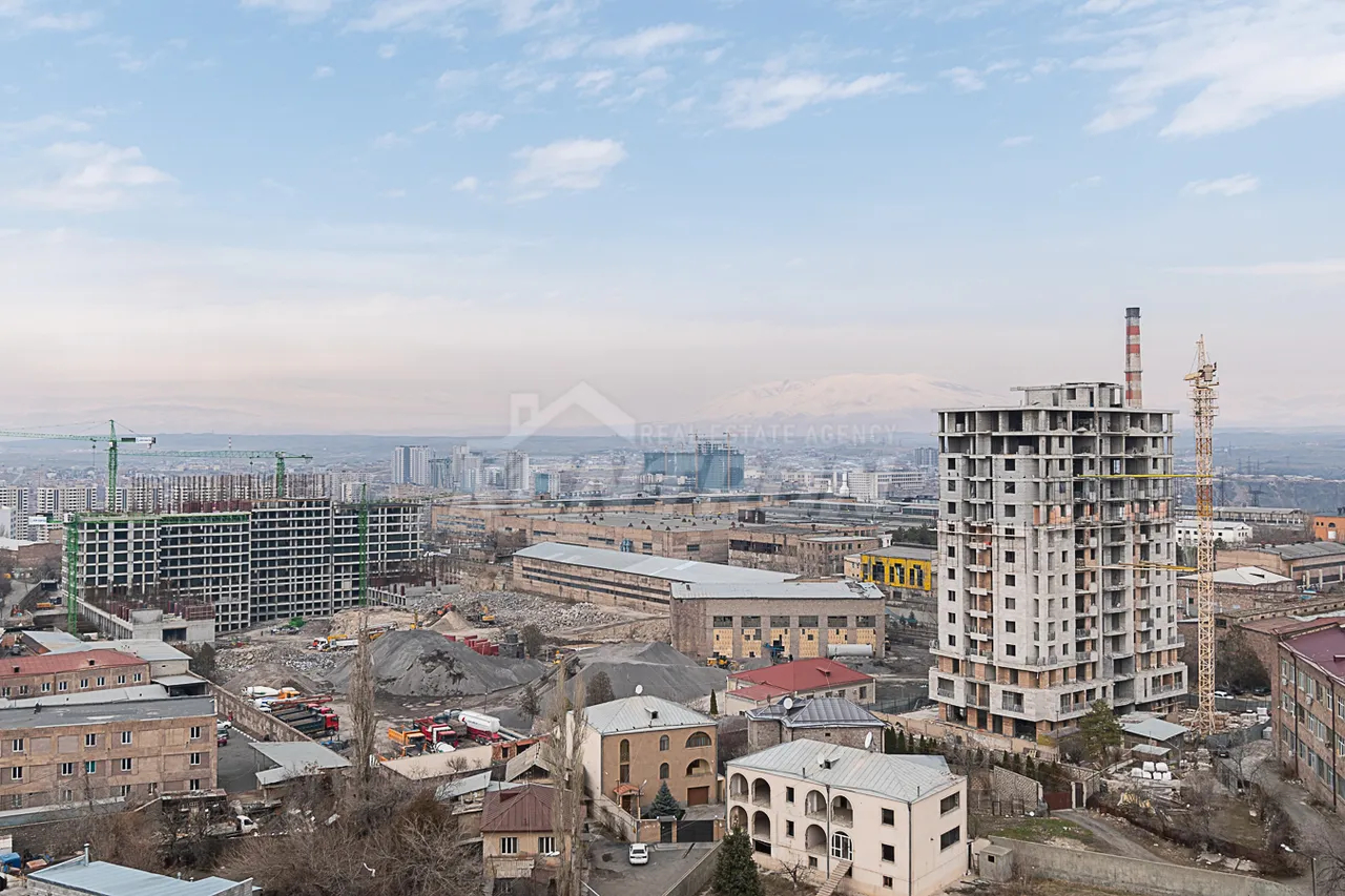 3 սենյականոց բնակարան  Գրիբոեդովի փող, Արաբկիր Երևան, 159518