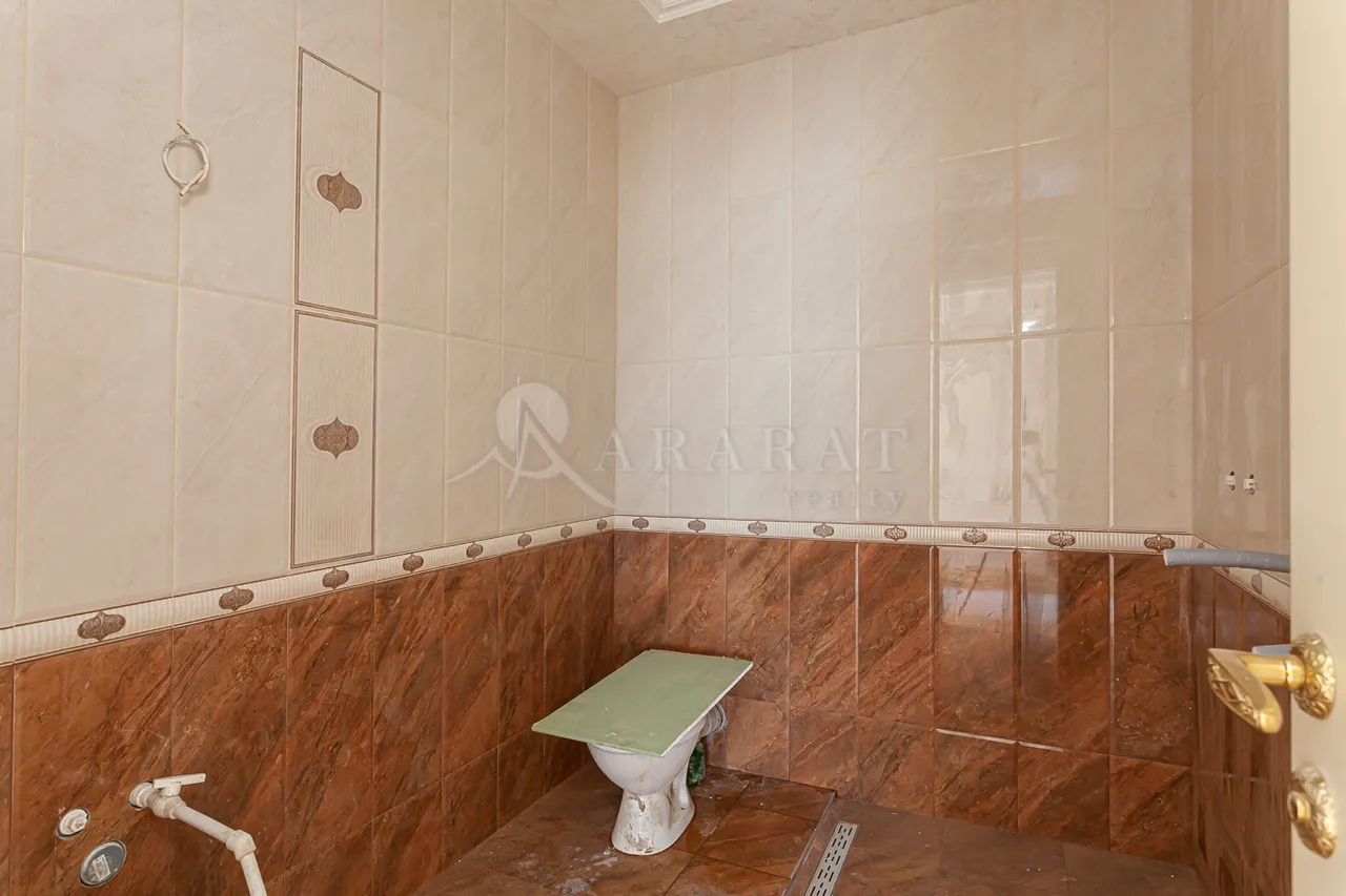 Купить 3 комнатную квартиру Айрик Мурадян улица, Арабкир Ереван, 157399