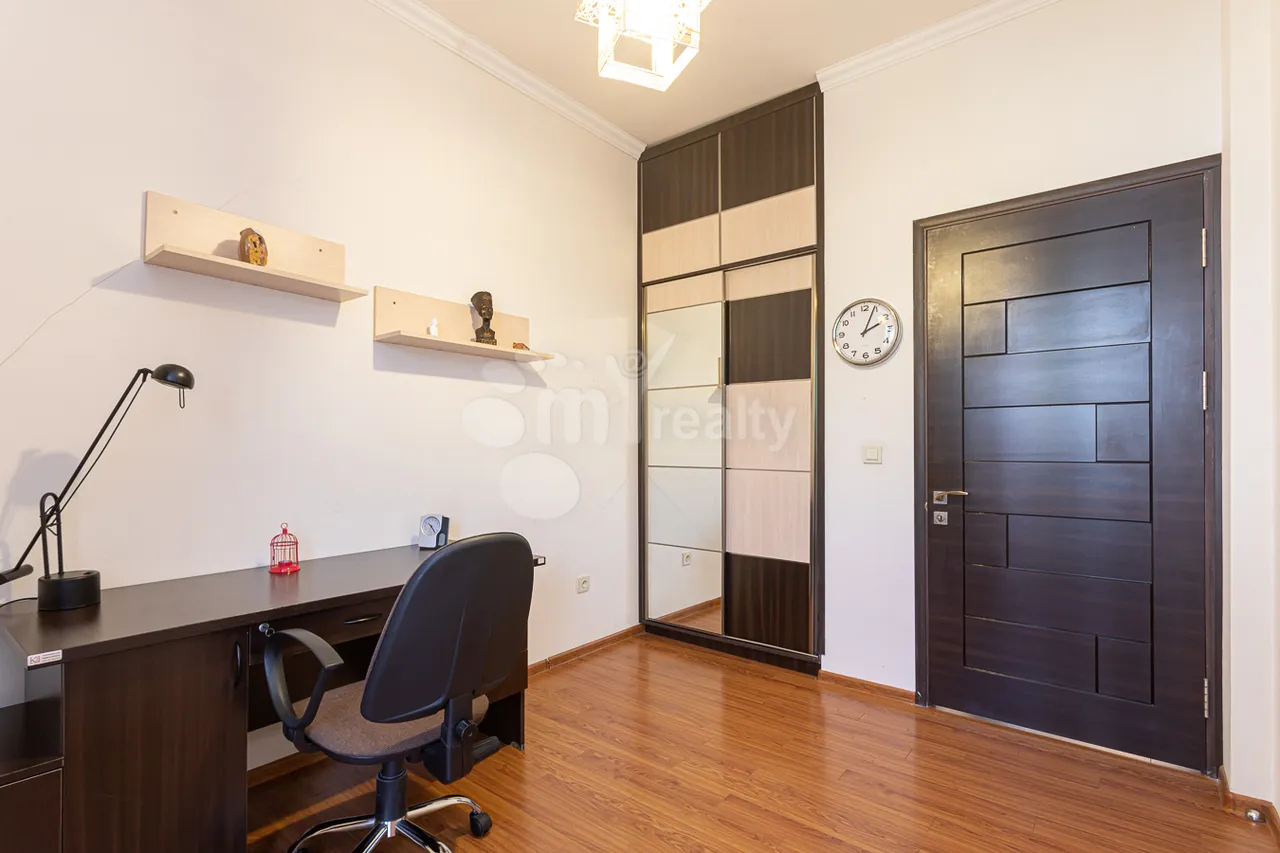 4 bedroom apartment for rent Antarayin St, Center Yerevan, 158534