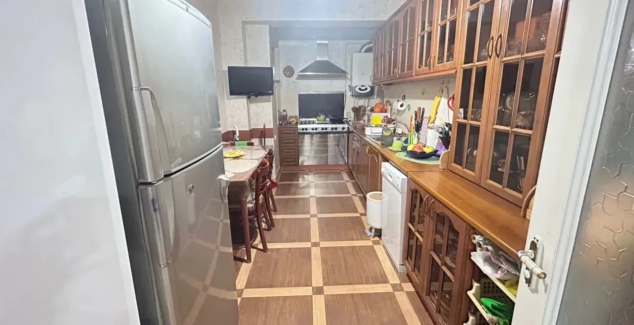 3 bedroom apartment for sale خیابان برادران اوربِلی, عربگیر ایروان, 159124