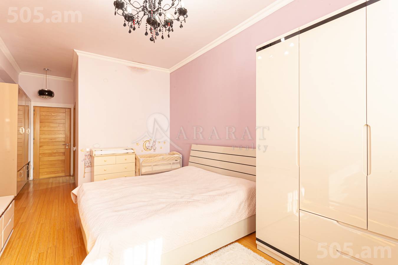 5 bedroom apartment for sale خیابان آرگیشتی, مرکز شهر ایروان, 154749