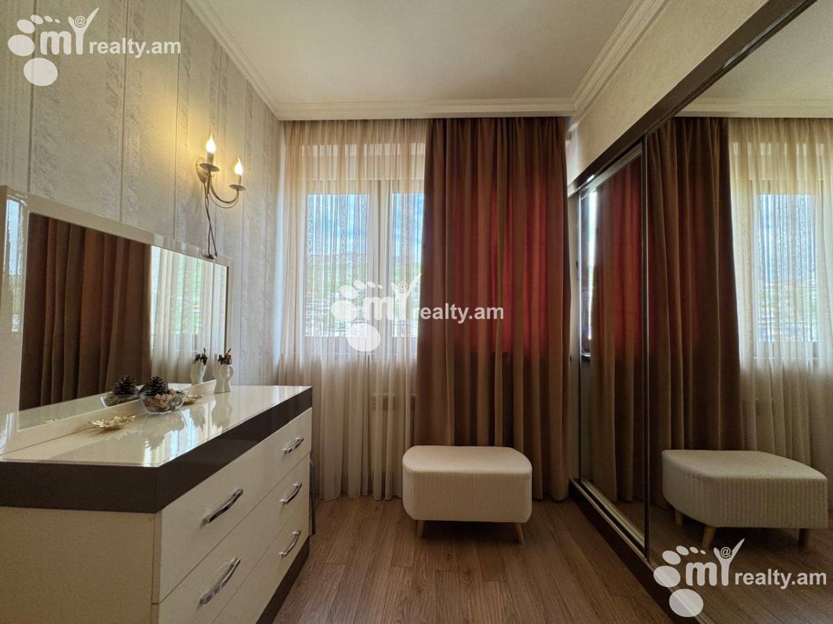 4 bedroom apartment for sale Charents St, Center Yerevan, 160427