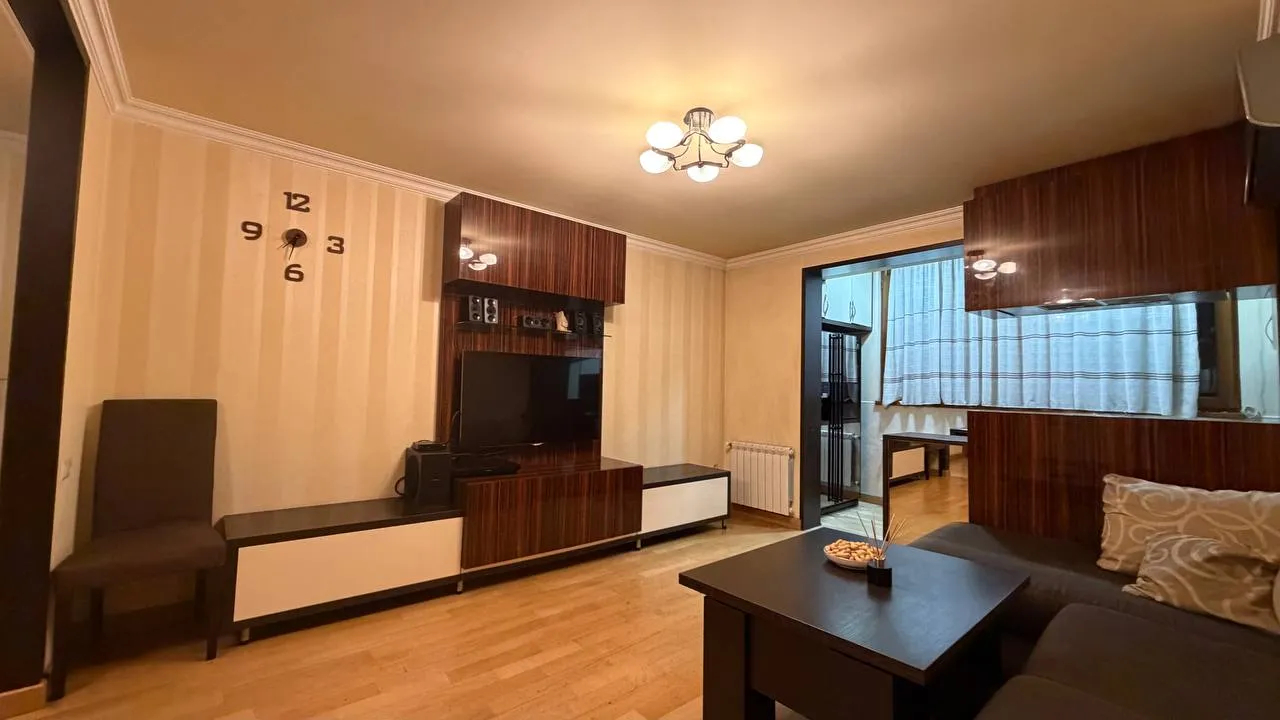 3 bedroom apartment for sale خیابان اِ. کوچار, مرکز شهر ایروان, 161131