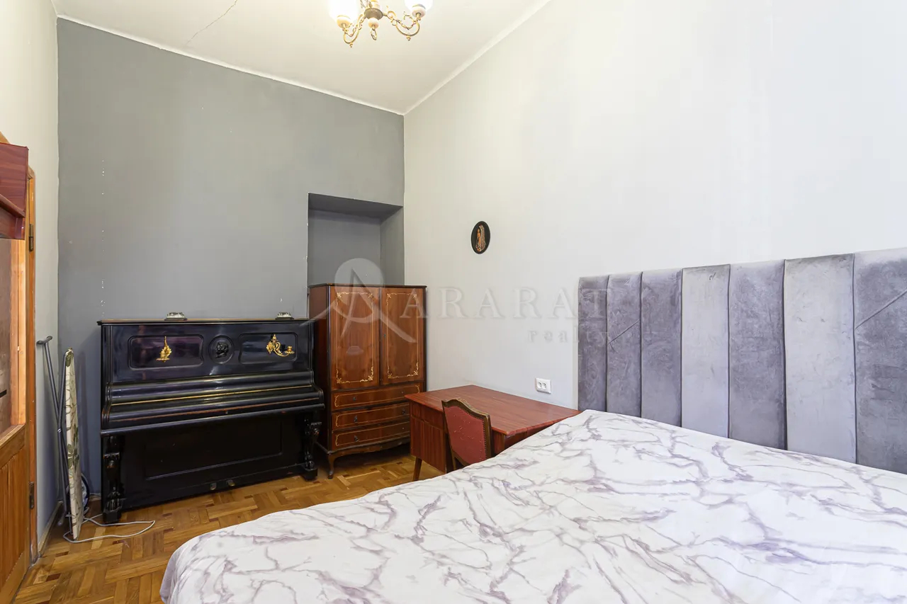 5 bedroom apartment for sale خیابان ابوویان, مرکز شهر ایروان, 159580