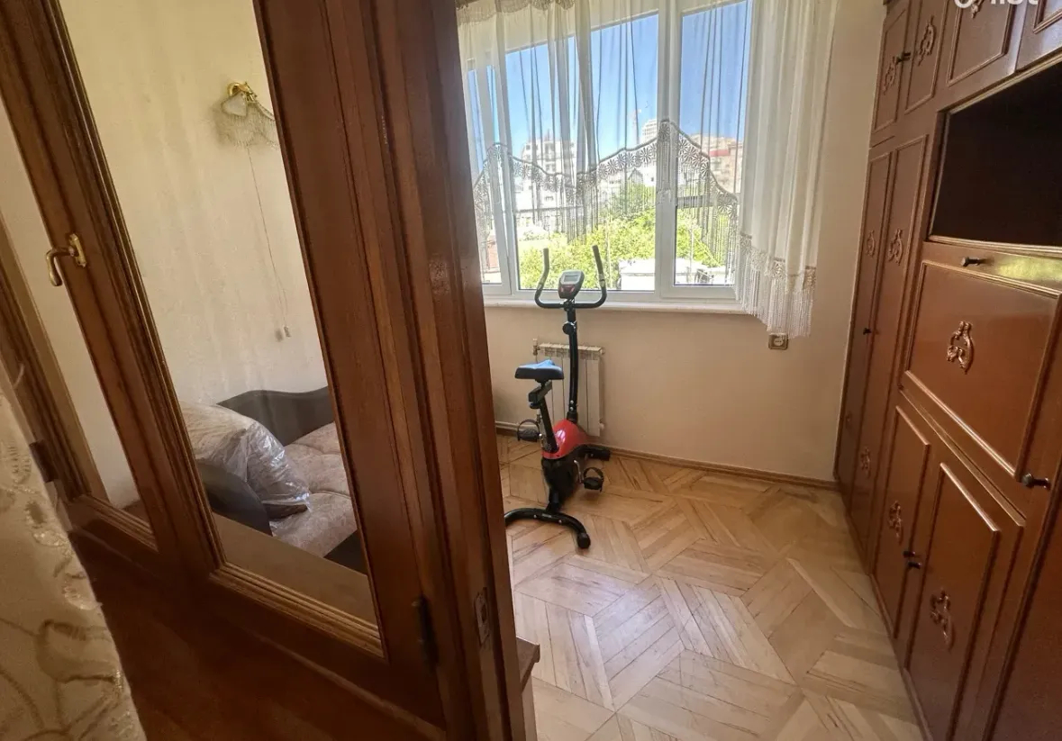 4 bedroom apartment for sale خیابان آزاتوتیان, عربگیر ایروان, 161824