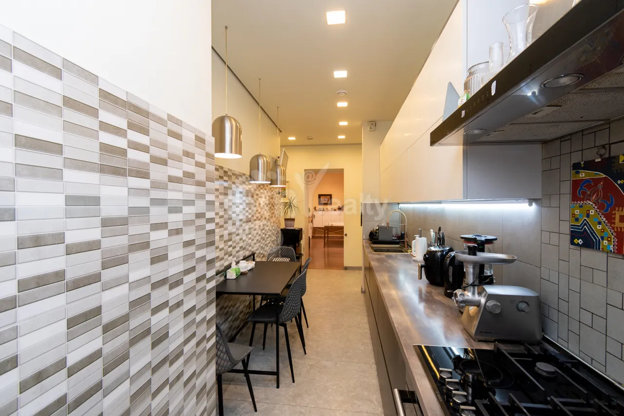 3 bedroom apartment for sale Baghramyan Ave (Kentron), Center Yerevan, 158738