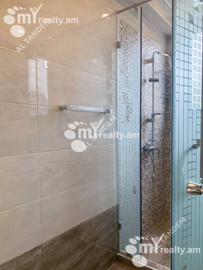 4 bedroom apartment for sale خیابان لِر. کامسار, مرکز شهر ایروان, 159122