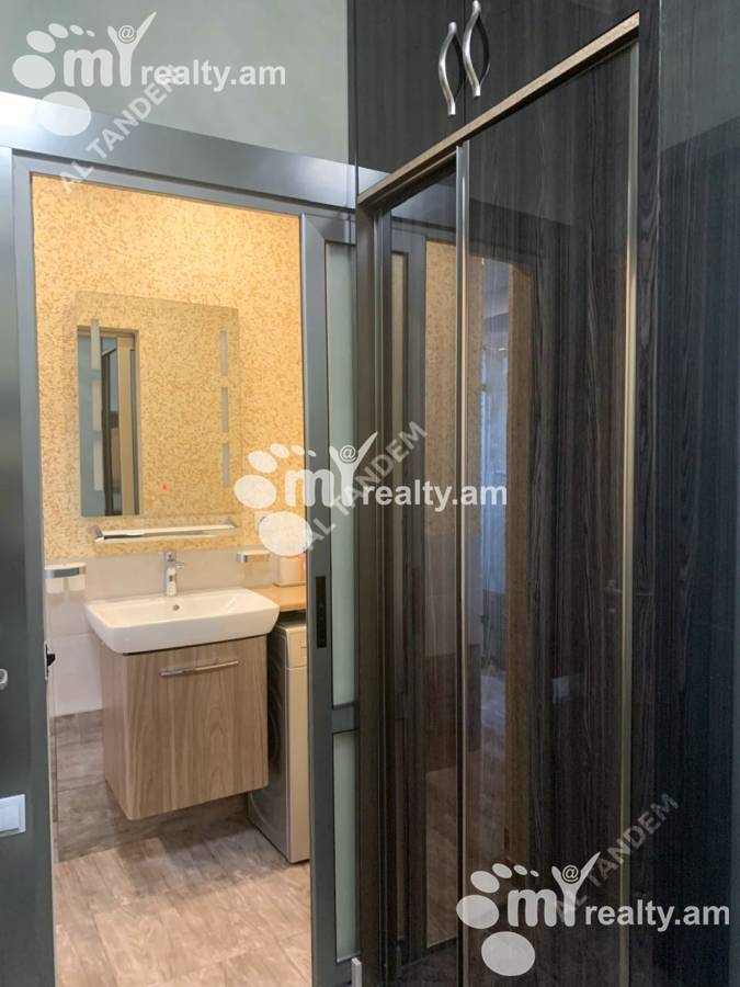 4 bedroom apartment for sale خیابان لِر. کامسار, مرکز شهر ایروان, 159122