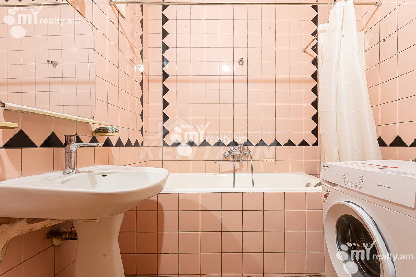 3 սենյականոց բնակարան  Չարենցի փող, Կենտրոն Երևան, 156878