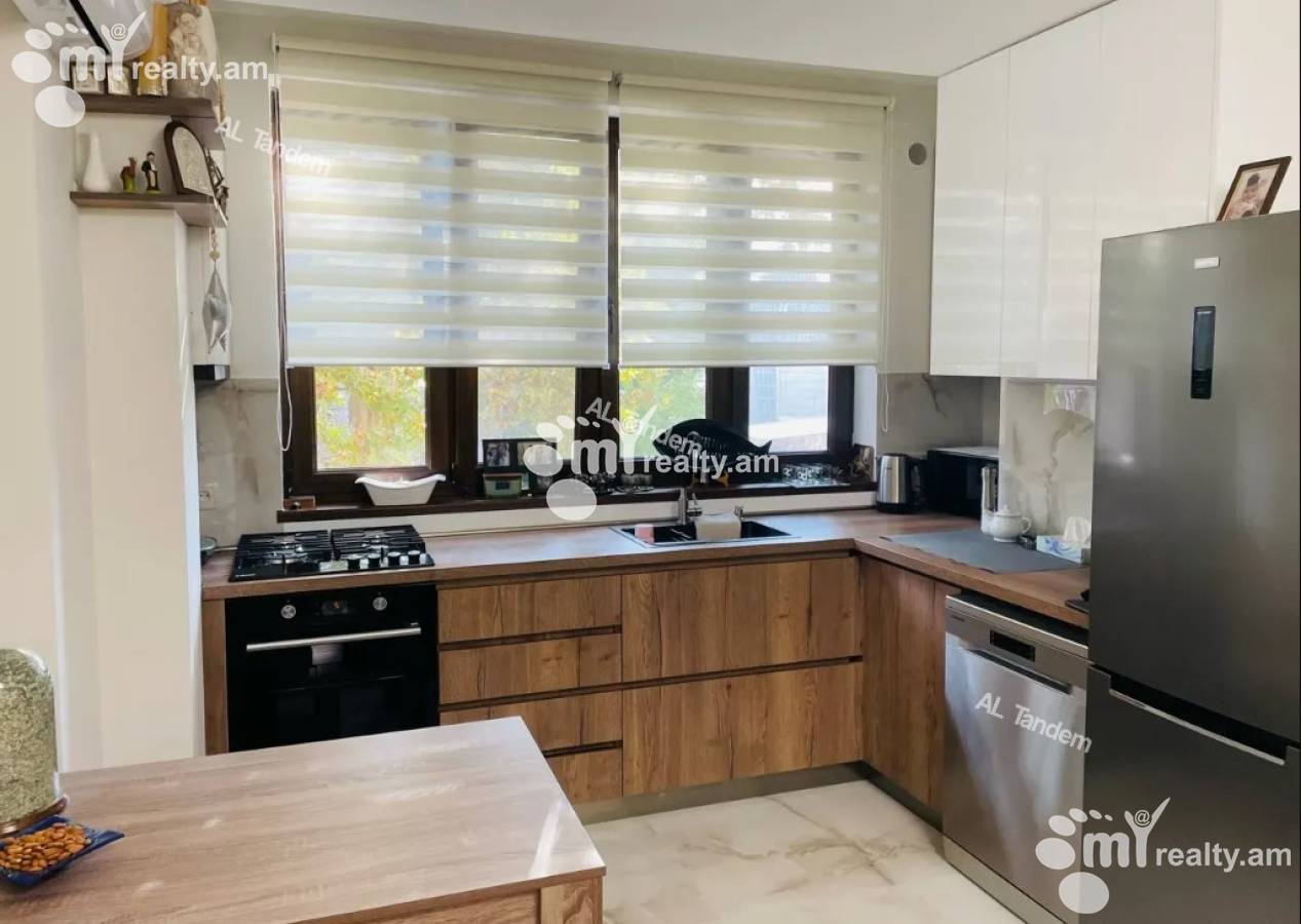 Купить 3 комнатную квартиру Нар Дос ул, Центр Ереван, 158191