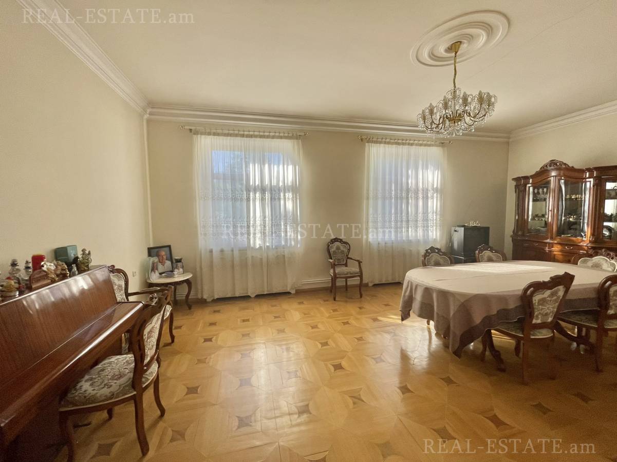 House for sale خیابان اِرزنکیان, عربگیر ایروان, 131697