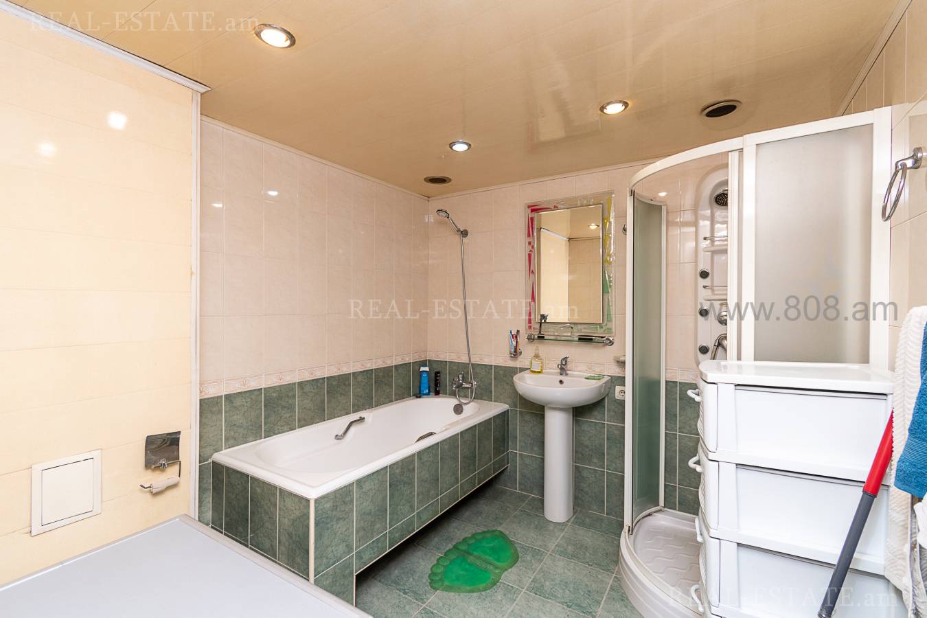 3 bedroom apartment for sale Mashtots Ave, Center Yerevan, 125544