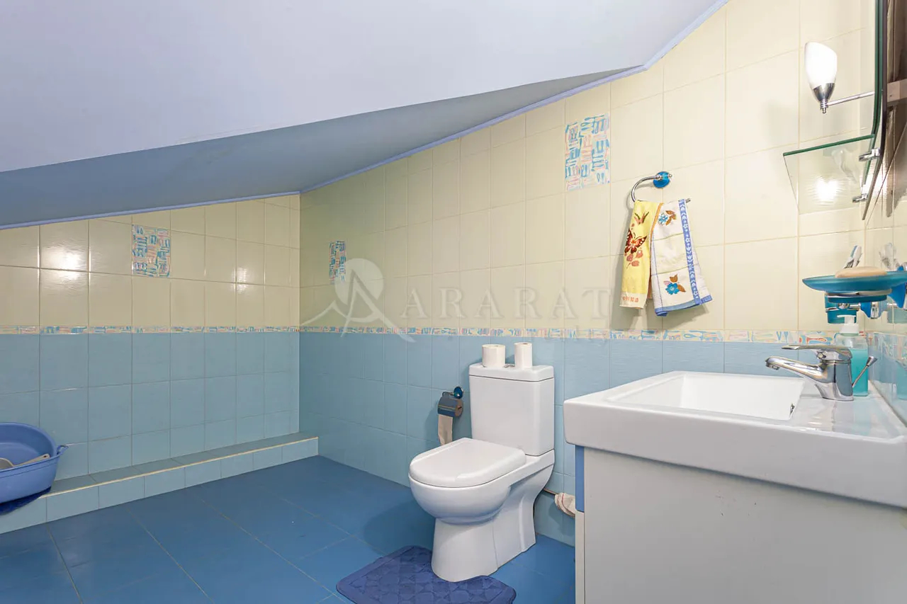 House for sale Pirumyans St, Davtachène Yerevan, 157262