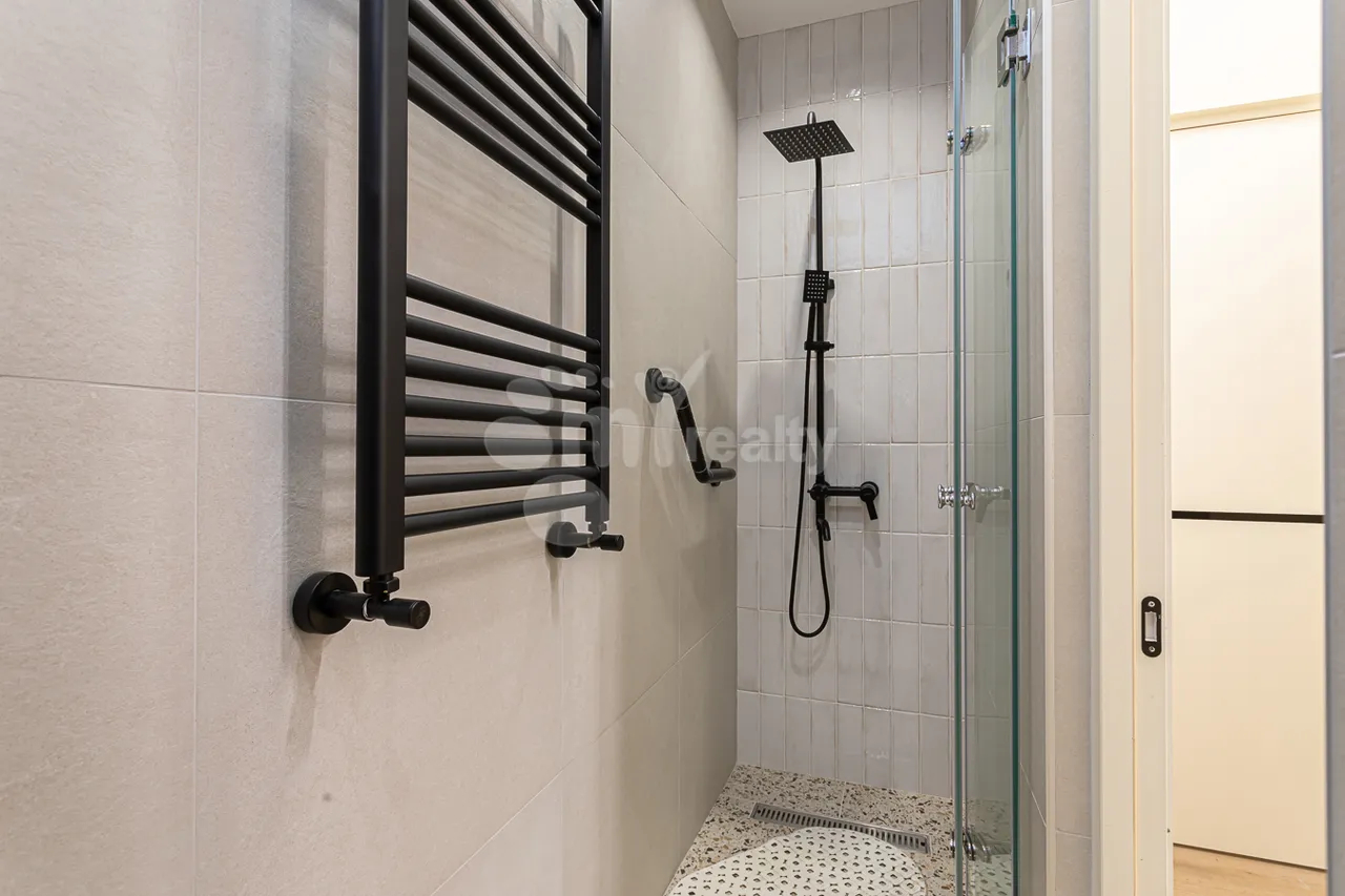 3 bedroom apartment for rent Amiryan St, Center Yerevan, 157289