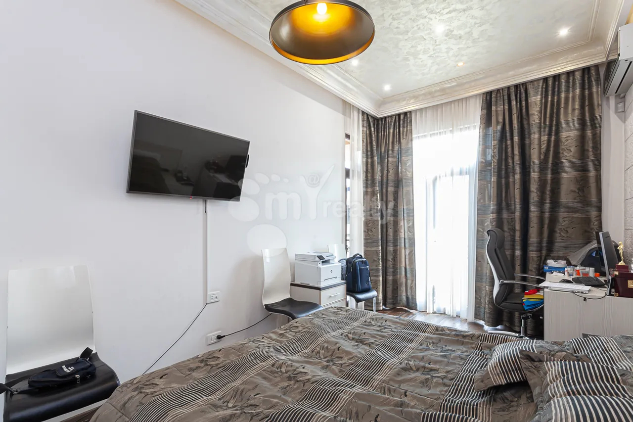 Купить 4 комнатную квартиру Маштоца пр, Центр Ереван, 158537