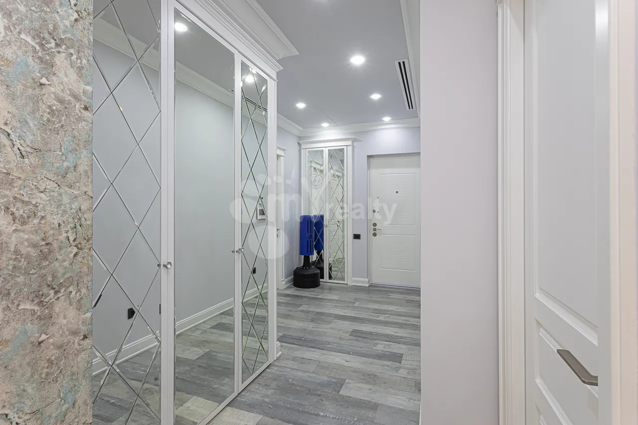 Снять 4 комнатную квартиру Арам ул, Центр Ереван, 159397