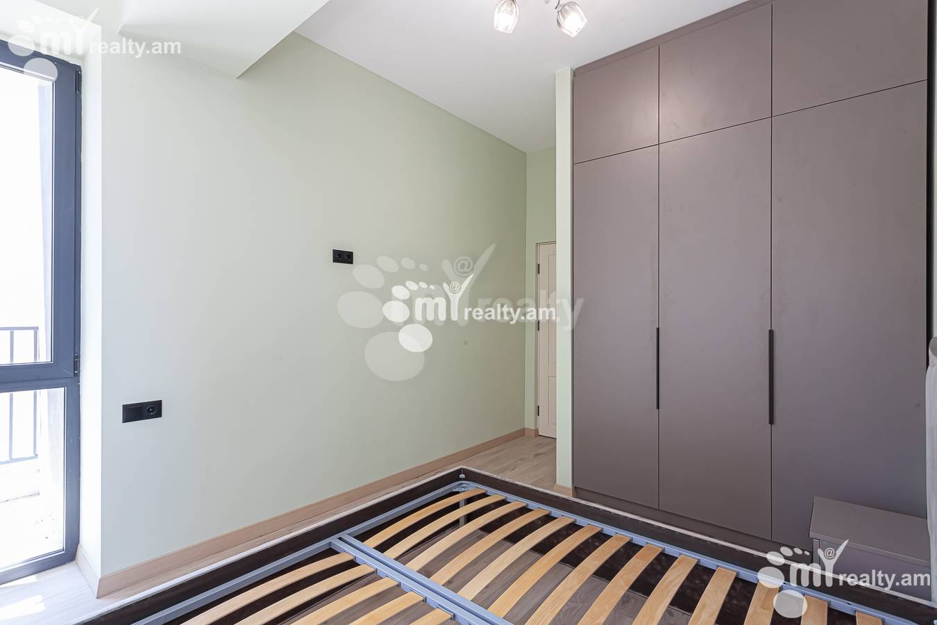 Купить 2 комнатную квартиру Антараин ул, Центр Ереван, 153904