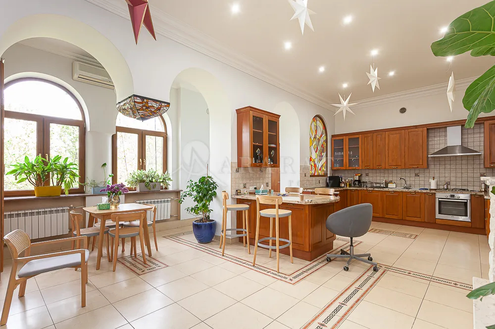 bnakaran/6-senyakanoc/Moskovyan+St/Center/Yerevan