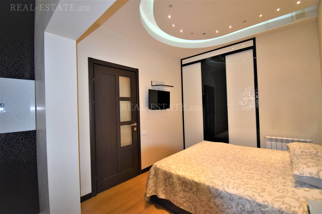 4 bedroom apartment for sale خیابان کِری, عربگیر ایروان, 118217