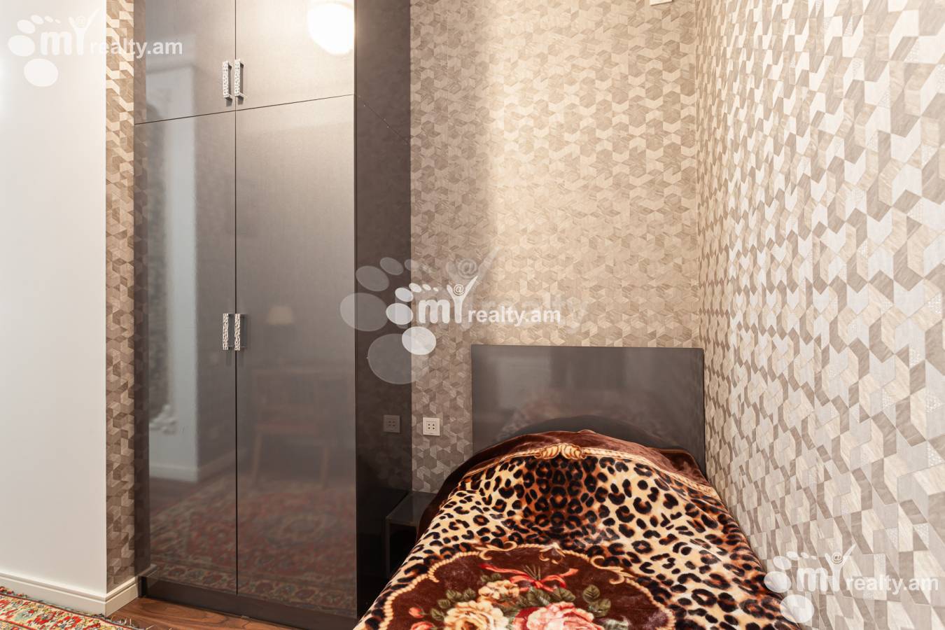 3 bedroom apartment for rent Buzand St, Center Yerevan, 155629