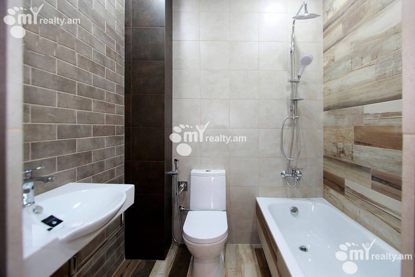 3 սենյականոց բնակարան  Մաշտոցի պող, Կենտրոն Երևան, 144552