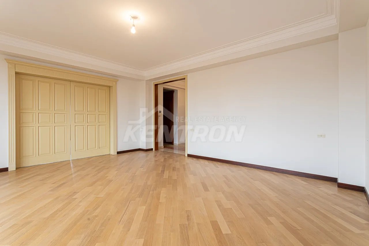 3 bedroom apartment for sale Vardanants St, Center Yerevan, 157553