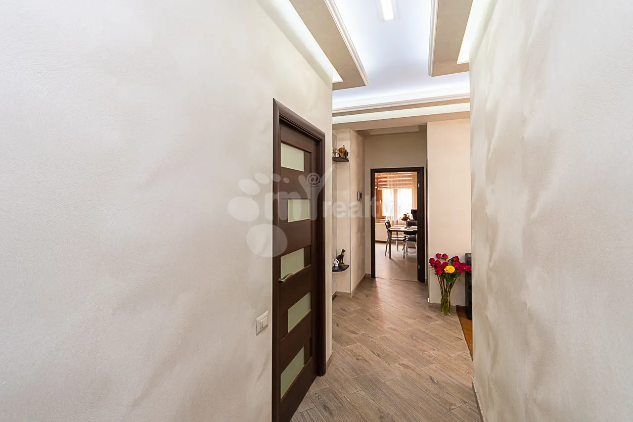 Купить 4 комнатную квартиру Адонц ул, Арабкир Ереван, 159530