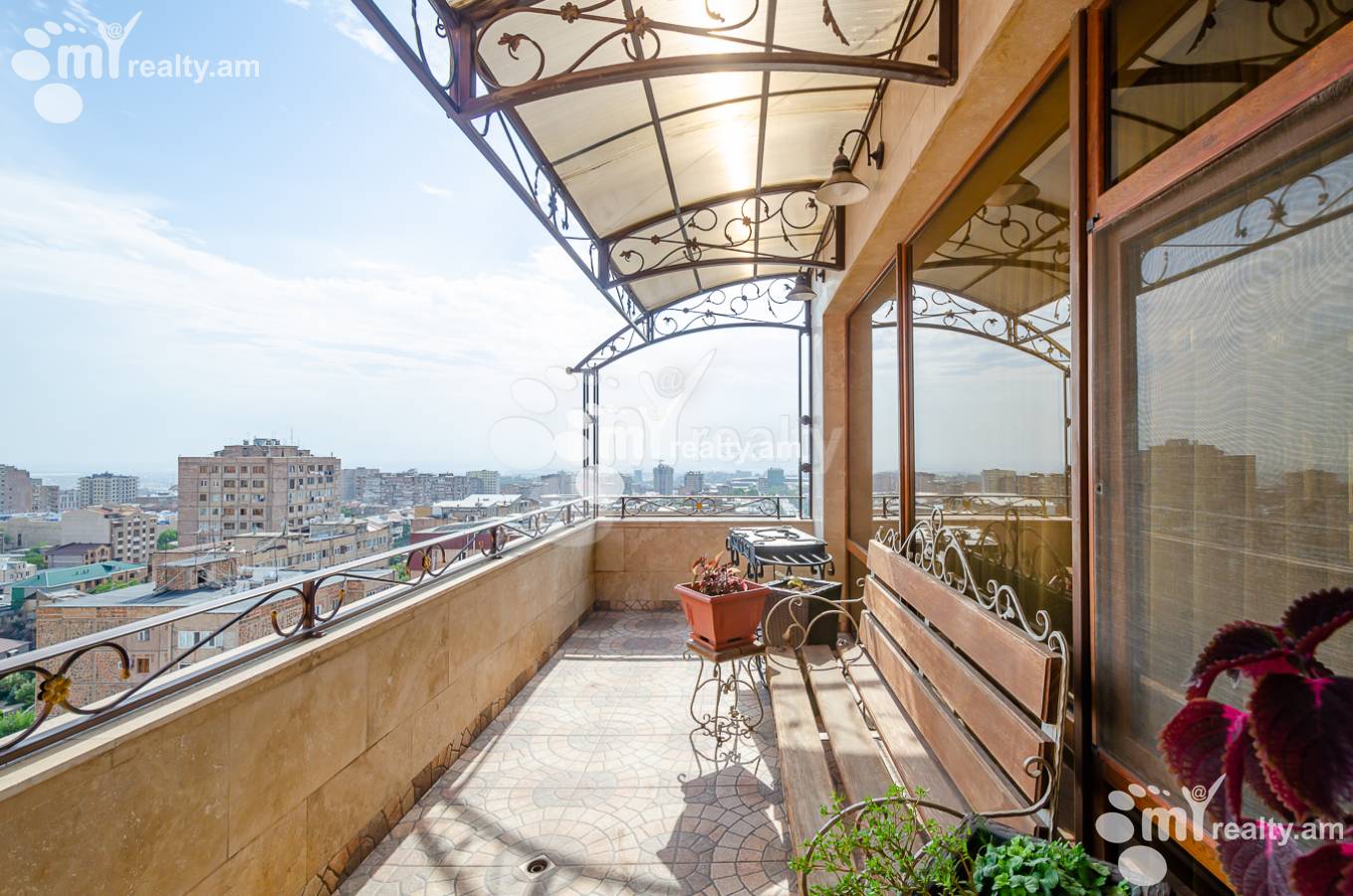 4 սենյականոց բնակարան  Կոմիտասի պող, Արաբկիր Երևան, 153021