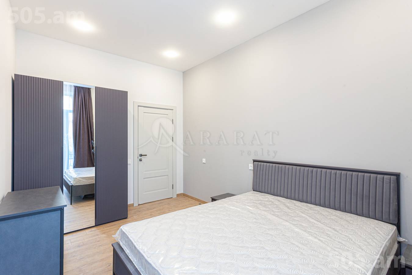 3 սենյականոց բնակարան  Նալբանդյան փող, Կենտրոն Երևան, 150610