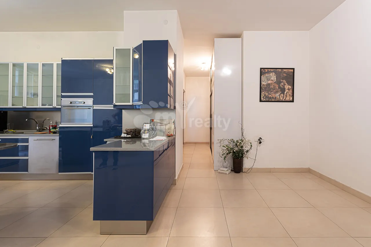 3 bedroom apartment for sale Aram St, Center Yerevan, 158034