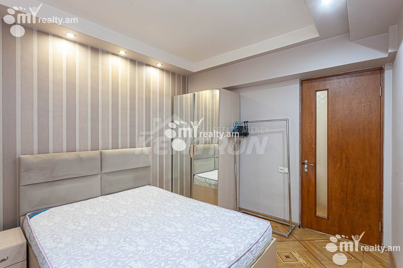 3 սենյականոց բնակարան  Սայաթ-Նովայի պող, Կենտրոն Երևան, 154041