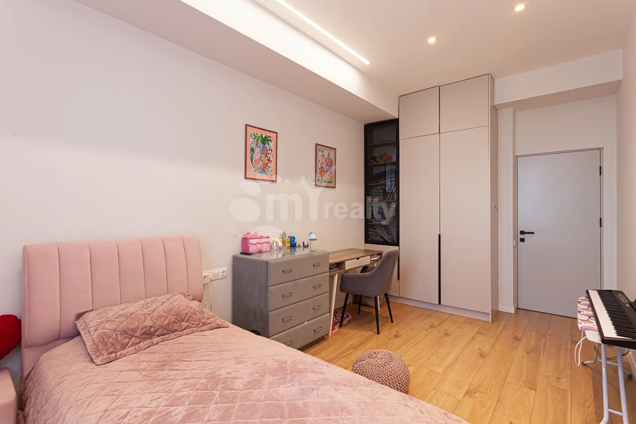 3 bedroom apartment for sale Rostom St, Center Yerevan, 161243