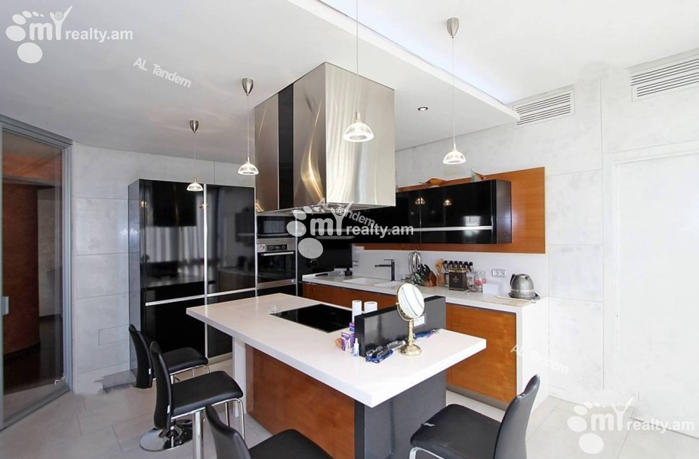 3 սենյականոց բնակարան վարձով Վ. Սարգսյան փող, Կենտրոն Երևան, 122599