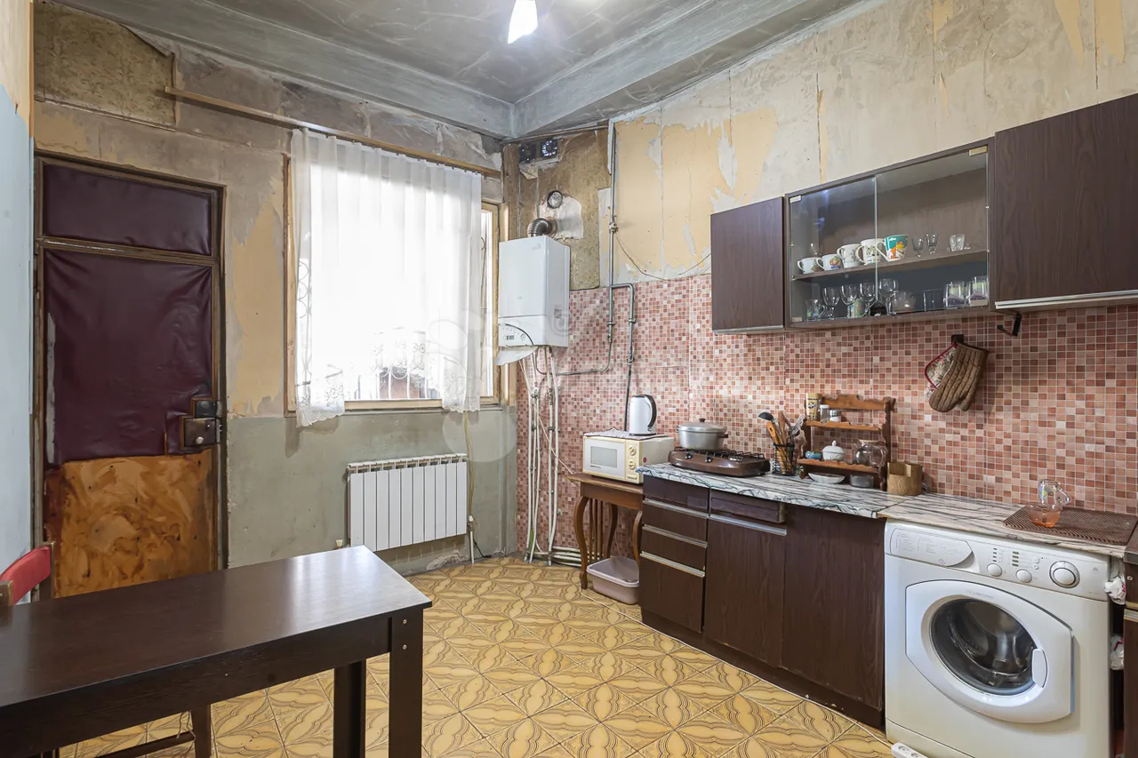 5 bedroom apartment for sale خیابان ابوویان, مرکز شهر ایروان, 159581