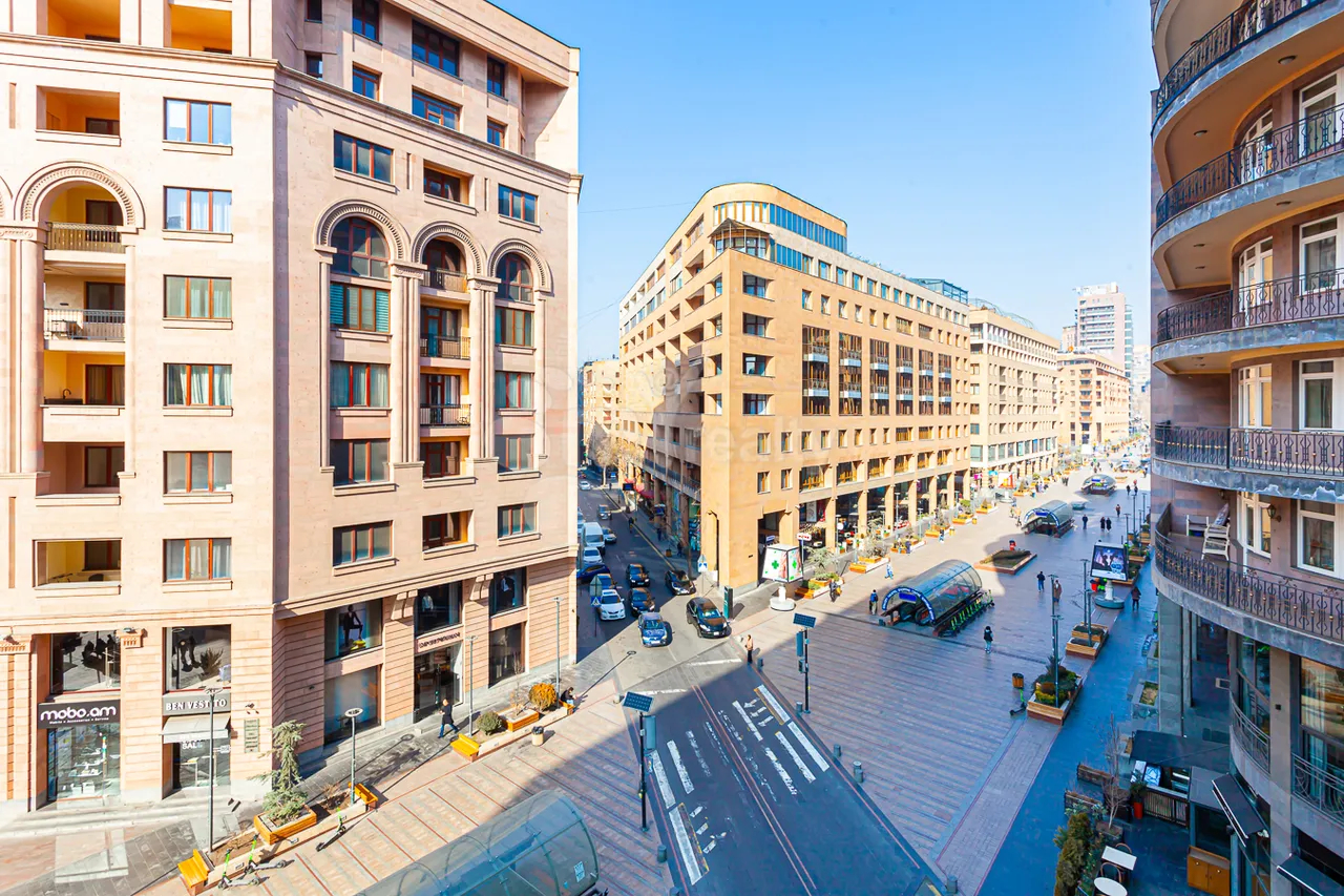 4 bedroom apartment for sale Northern (Hyusisayin)  Ave, Center Yerevan, 157217