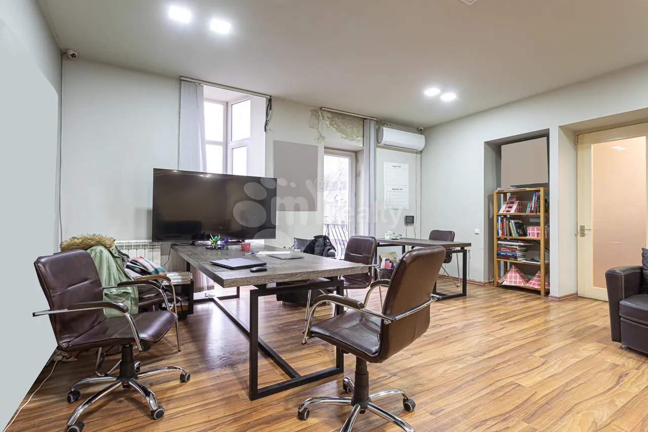 Снять коммерческoе помещение Сарян ул, Центр Ереван, 160192