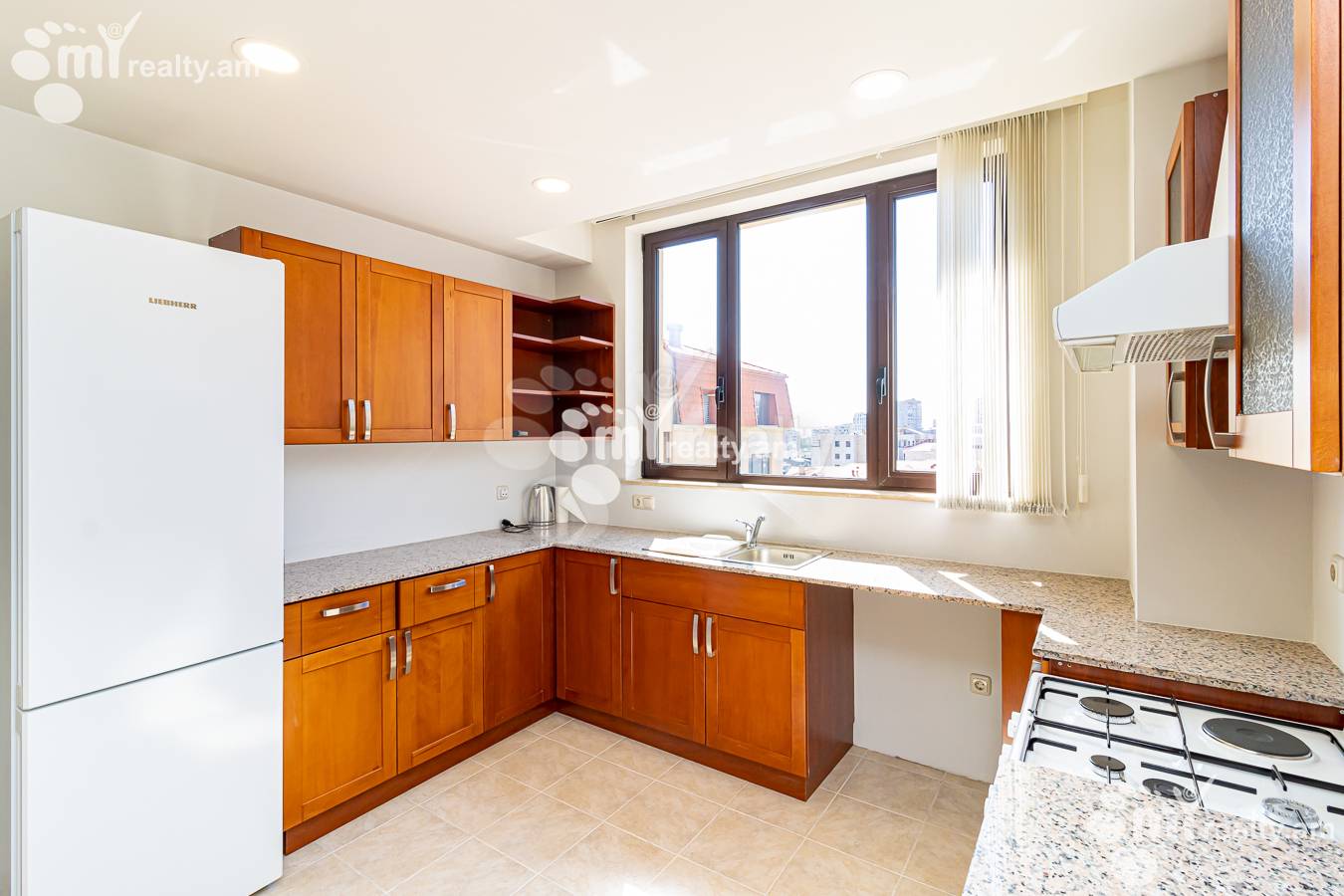 3 bedroom apartment for sale خیابان آنتارایین, مرکز شهر ایروان, 137521