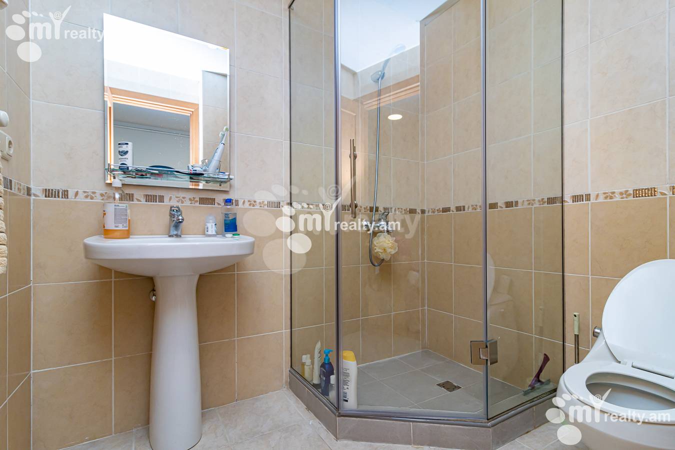 3 bedroom apartment for sale خیابان آنتارایین, مرکز شهر ایروان, 137521