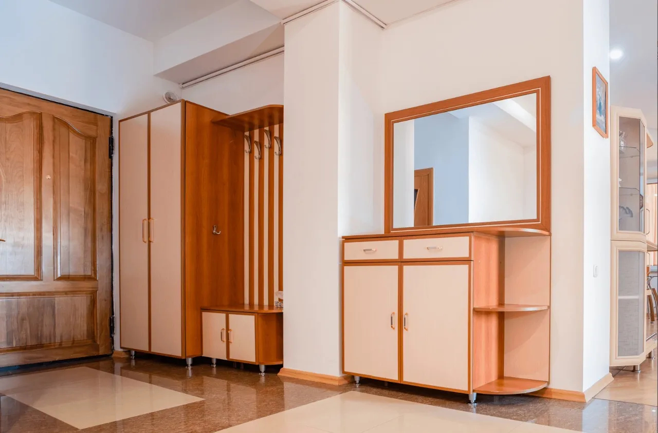 3 bedroom apartment for sale Northern (Hyusisayin)  Ave, Center Yerevan, 157970