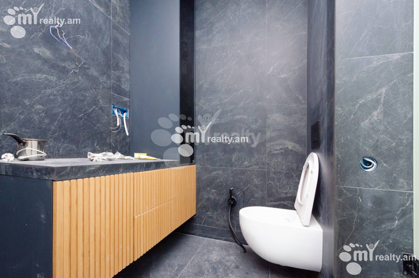 3 bedroom apartment for sale Teryan St, Center Yerevan, 137140